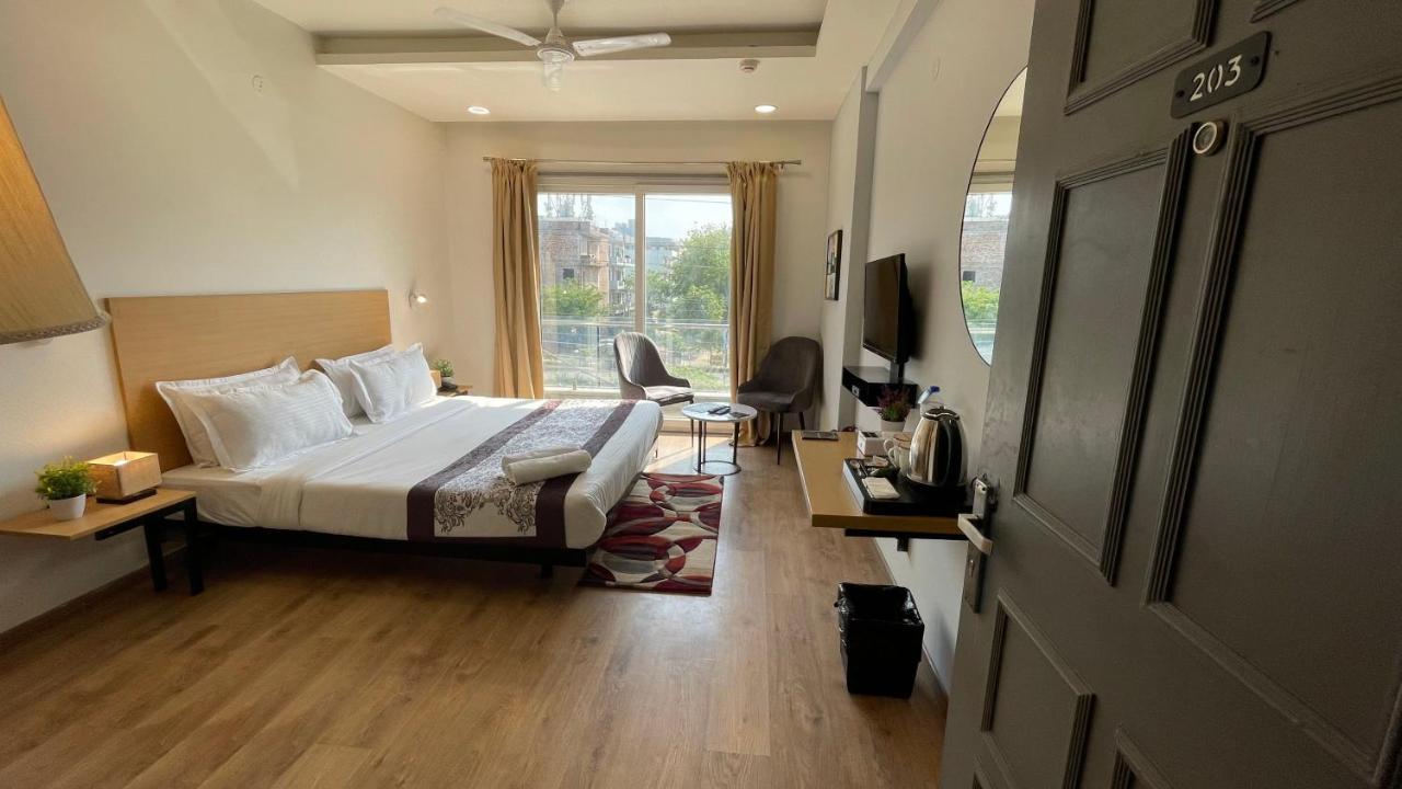 Saltstayz Express - Medicity Near Medanta Hospital Gurgaon Eksteriør bilde